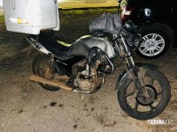 Acidente entre duas motos deixa uma pessoa ferida no Bairro Três Bandeiras em Foz do Iguaçu