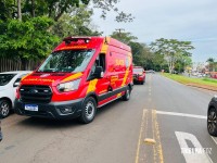 Mulher é atropelada por motocicleta e é socorrida pelo Siate na Vila Portes em Foz do Iguaçu