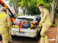 Mulher é atropelada por motocicleta e é socorrida pelo Siate na Vila Portes em Foz do Iguaçu