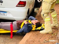 Mulher é atropelada por motocicleta e é socorrida pelo Siate na Vila Portes em Foz do Iguaçu