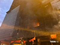 Incêndio de grandes proporções é registrado em Shopping no centro de Ciudad Del Este