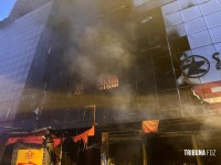 Incêndio de grandes proporções é registrado em Shopping no centro de Ciudad Del Este