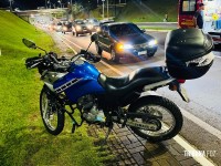 PM de folga e passageira ficam feridos após acidente entre moto e carro na Av. Paraná em Foz do Iguaçu