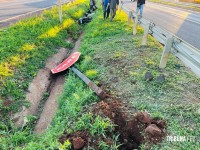 Colisão entre duas motos deixa três pessoas feridas na BR-277 na região do Bairro Três Lagoas