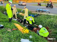 Colisão entre duas motos deixa três pessoas feridas na BR-277 na região do Bairro Três Lagoas