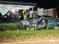 Resgate dramático: Carro bate em poste na Av. Tancredo Neves e deixa dois homens feridos