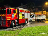 Resgate dramático: Carro bate em poste na Av. Tancredo Neves e deixa dois homens feridos