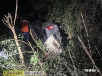 Caminhonete com família a bordo bate contra caminhão na PR-497 em Missal