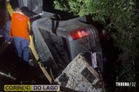 Caminhonete com família a bordo bate contra caminhão na PR-497 em Missal