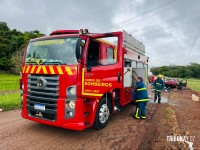 Carro pega fogo e fica completamente destruído no bairro Três Lagoas