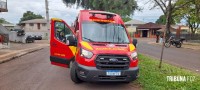 Condutora fica ferida após colidir veículo contra uma arvore na Av. Javier Koelbel