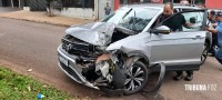Condutora fica ferida após colidir veículo contra uma arvore na Av. Javier Koelbel