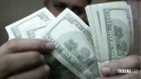 Dólar cai a R$ 4,98 e acumula perda de 4,44% na semana