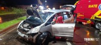 Condutora é socorrida pelo Siate após colidir o veículo que conduzia contra um poste na Av. Felipe Wandscheer
