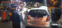 Condutora é socorrida pelo Siate após colidir o veículo que conduzia contra um poste na Av. Felipe Wandscheer