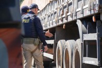 PRF identifica irregularidades em mais da metade dos caminhões fiscalizados no Paraná