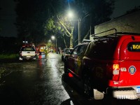 Um morto e outro ferido a tiros no pátio de residência na Vila da Batalha em Foz do Iguaçu