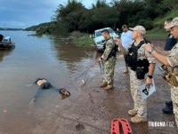 Corpo de homem com marcas de disparos de arma de fogo é encontrado boiando no lado paraguaio do Rio Paraná