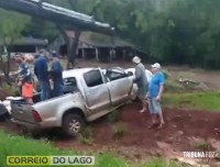 Caminhonete capota várias vezes na PR-495 e deixa cinco pessoas feridas em Missal