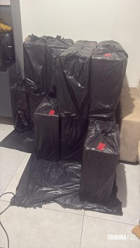 PF e PM apreendem 7,5 mil maços de cigarros em depósito clandestino em Foz do Iguaçu