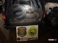 PF e PM apreendem cerca de 150 pneus contrabandeados em depósito clandestino em Foz do Iguaçu