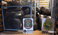 PF e PM apreendem cerca de 150 pneus contrabandeados em depósito clandestino em Foz do Iguaçu