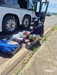 PRF apreende 40 quilos de maconha, celulares e medicamentos em ônibus na BR-277 em Santa Terezinha de Itaipu 