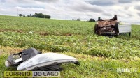 Veículo sai da pista, bate contra árvore e capota na PR-488 em Santa Helena