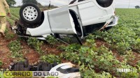 Veículo sai da pista, bate contra árvore e capota na PR-488 em Santa Helena