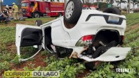 Veículo sai da pista, bate contra árvore e capota na PR-488 em Santa Helena