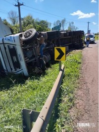 Motorista de carreta fica ferido após acidente na BR-163 em Marechal Cândido Rondon