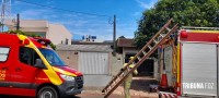 Idoso sofre mal súbito enquanto fazia manutenção no telhado e é socorrido pelo Corpo de Bombeiros na Vila Yolanda