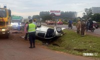 Automóvel capota após colisão lateral com um caminhão na Rodovia PY02, em Minga Guazú no Paraguai