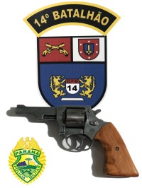 PM prende mulher com revolver 32 em Santa Terezinha de Itaipu PM prende mulher com revolver 32 em Santa Terezinha de Itaipu