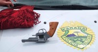 PM prende mulher com revolver 32 em Santa Terezinha de Itaipu PM prende mulher com revolver 32 em Santa Terezinha de Itaipu