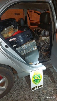 BPFRON apreende carro carregado com drogas em SMI BPFRON apreende carro carregado com drogas em SMI