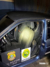 PF e BPFRON apreendem carro com contrabando de pneus em Foz do Iguaçu PF e BPFRON apreendem carro com contrabando de pneus em Foz do Iguaçu