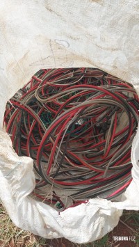 PM prende dois homens com quase 40 Kg de cobre no Jardim Jupira PM prende dois homens com quase 40 Kg de cobre no Jardim Jupira