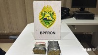 BPFRON apreende droga em ônibus na cidade Medianeira BPFRON apreende droga em ônibus na cidade Medianeira