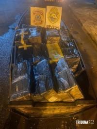 PM e PF apreendem barco carregado com contrabando de cigarros em Foz PM e PF apreendem barco carregado com contrabando de cigarros em Foz