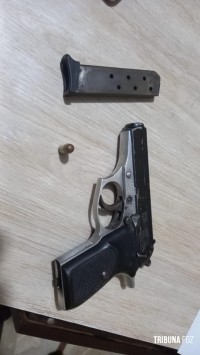 Motociclista é preso em Presidente Franco armado com uma pistola Motociclista é preso em Presidente Franco armado com uma pistola