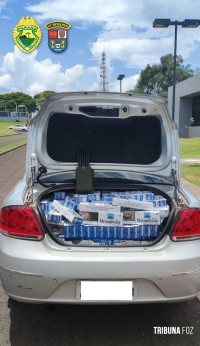 PM aprende carro carregado com contrabando de cigarros na Av. Tancredo Neves PM aprende carro carregado com contrabando de cigarros na Av. Tancredo Neves