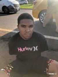 Policia Militar prende duas pessoas com veículo furtado Policia Militar prende duas pessoas com veículo furtado