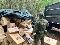 BPFRON apreende caminhão carregado com contrabando de cigarros em Nova Santa Rosa BPFRON apreende caminhão carregado com contrabando de cigarros em Nova Santa Rosa