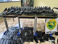 Policia Militar apreende 161 armas de fogos em fundo falso de caminhão Policia Militar apreende 161 armas de fogos em fundo falso de caminhão