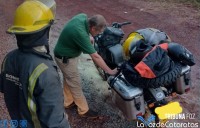 Turista americano sofre principio de incêndio em sua moto em Puerto Iguazú Turista americano sofre principio de incêndio em sua moto em Puerto Iguazú