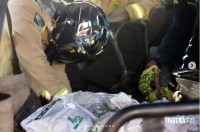 Bombeiros retiram agrotóxicos oculto em veículo apreendido pela PRF Bombeiros retiram agrotóxicos oculto em veículo apreendido pela PRF