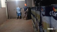 Quatro pessoas são presas em flagrante após furto de 53 latas de tintas no Jardim Jupira Quatro pessoas são presas em flagrante após furto de 53 latas de tintas no Jardim Jupira