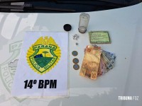 Polícia Militar prende traficante de drogas na Favela do Monsenhor Polícia Militar prende traficante de drogas na Favela do Monsenhor
