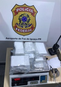 PF prende passageiro com cocaína em fundo falso no aeroporto de Foz do Iguaçu PF prende passageiro com cocaína em fundo falso no aeroporto de Foz do Iguaçu